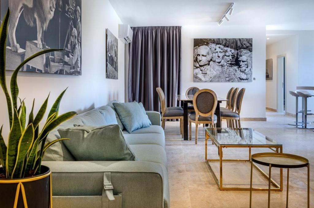 Hygge Holiday Home With Large Communal Pool And Private Hot Tub ซากฮรา ภายนอก รูปภาพ