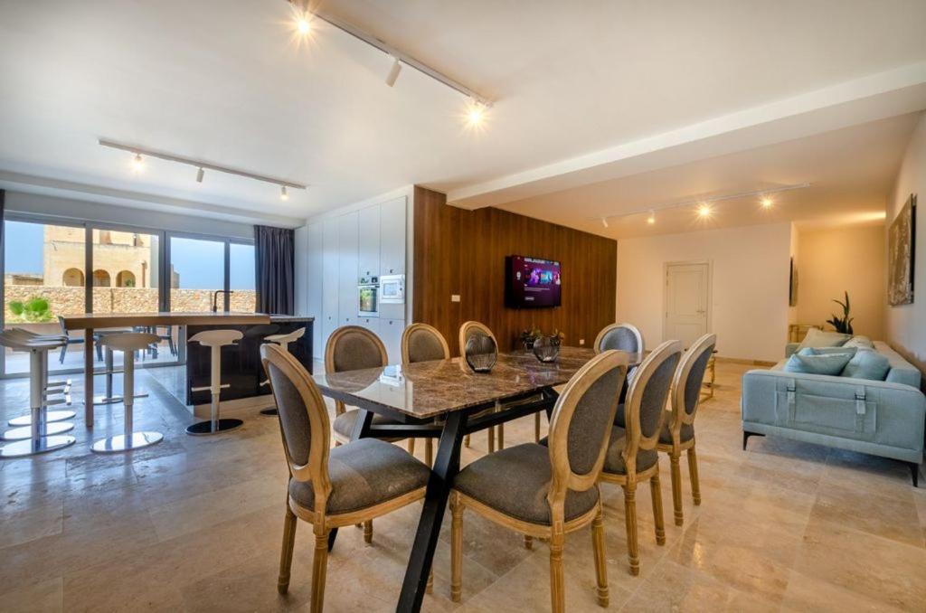 Hygge Holiday Home With Large Communal Pool And Private Hot Tub ซากฮรา ภายนอก รูปภาพ
